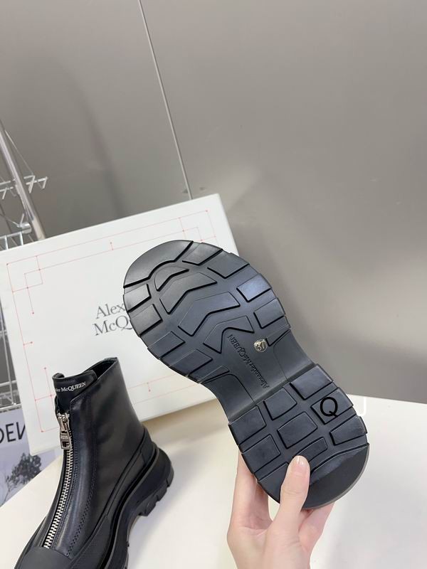 Alexander McQueen Tread Slick Leather Boot in Black - Image 2