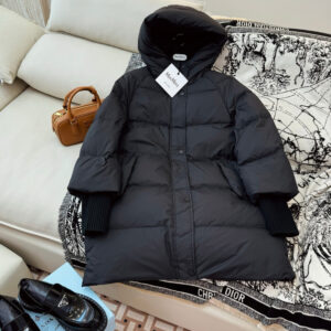 Max Mara The Cube Water-Resistant Puffer Jacket in Black