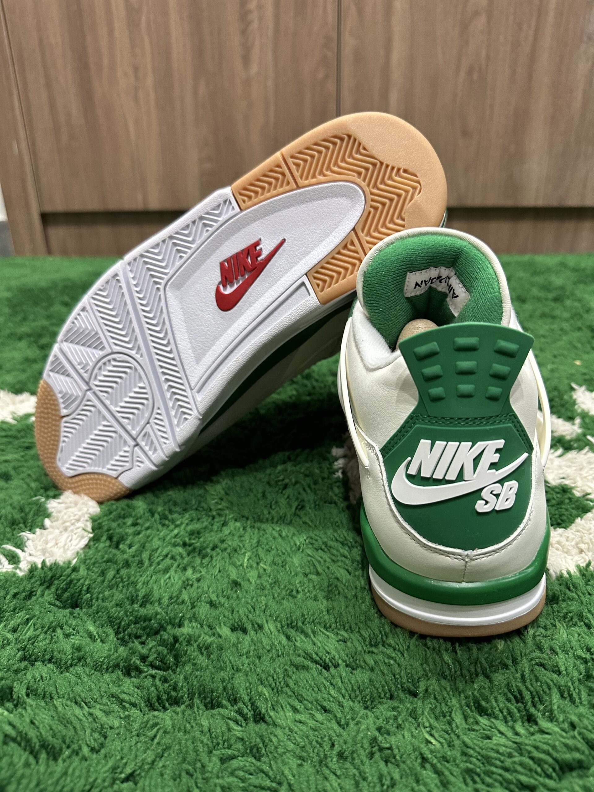 AIR JORDAN 4 x NIKE SB PINE GREEN - Image 2