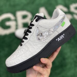 LV-X-NIKE-AIR-FORCE-1-Low-Monogram-White-Black-Silverheld by hand .