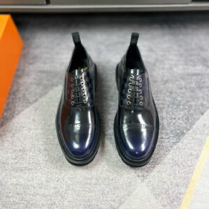 Top-down and profile views of the Louis Vuitton Varenne Oxford Blue showing the gradient leather toe and Damier canvas side panels.