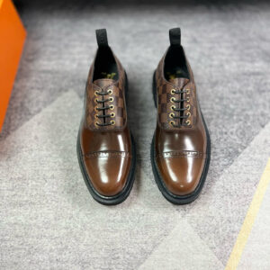 Front profile of the Louis Vuitton Varenne Oxford Brown shoe featuring a mahogany leather toe and a brown checkerboard Damier pattern on the quarters.