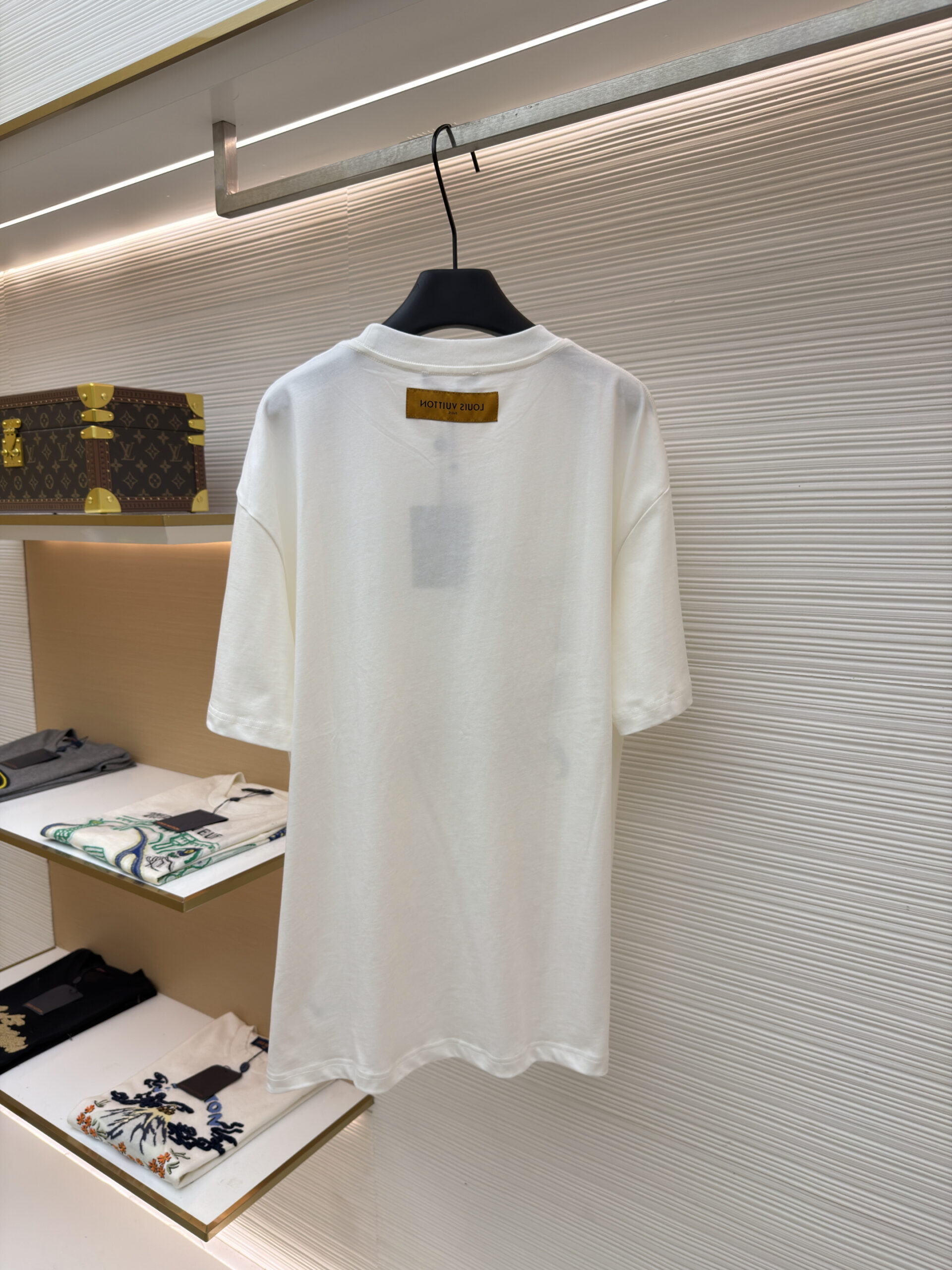 Louis Vuitton White Men’s Heavyweight Cotton Bird Ribbon Graphic Logo T-Shirt - Image 3