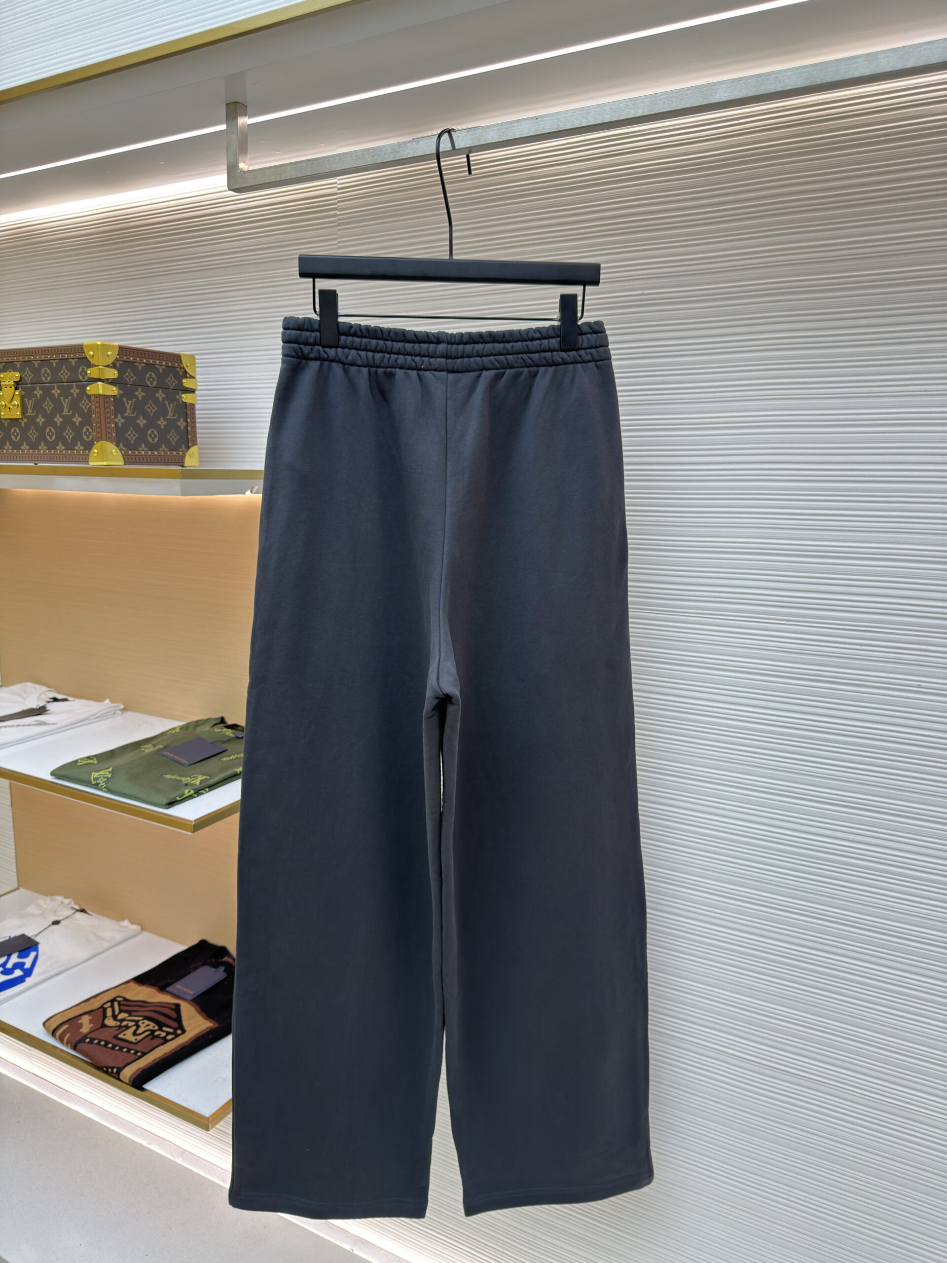 Balenciaga Unity Wide-Leg Sweatpants in Anthracite - Image 4
