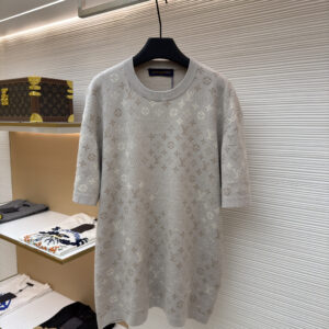 Louis-Vuitton-Grey-Monogram-T-Shirt