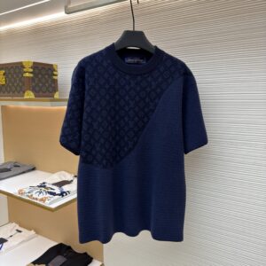 Disclaimer: This product is inspired by the brand and is not an original piece from the manufacturer. It is designed to offer a similar high-end aesthetic and quality at a competitive price point.