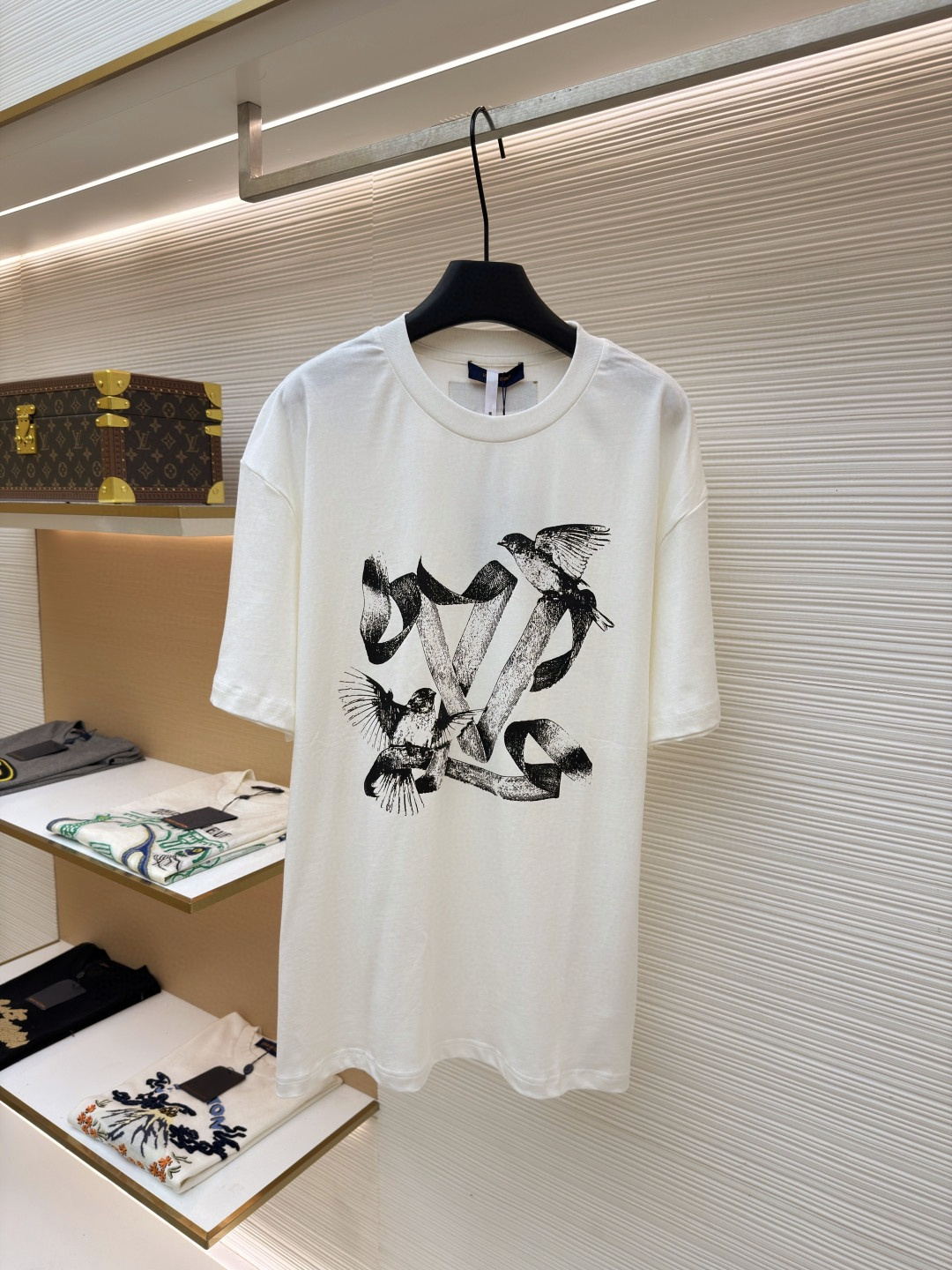 Louis Vuitton White Men’s Heavyweight Cotton Bird Ribbon Graphic Logo T-Shirt