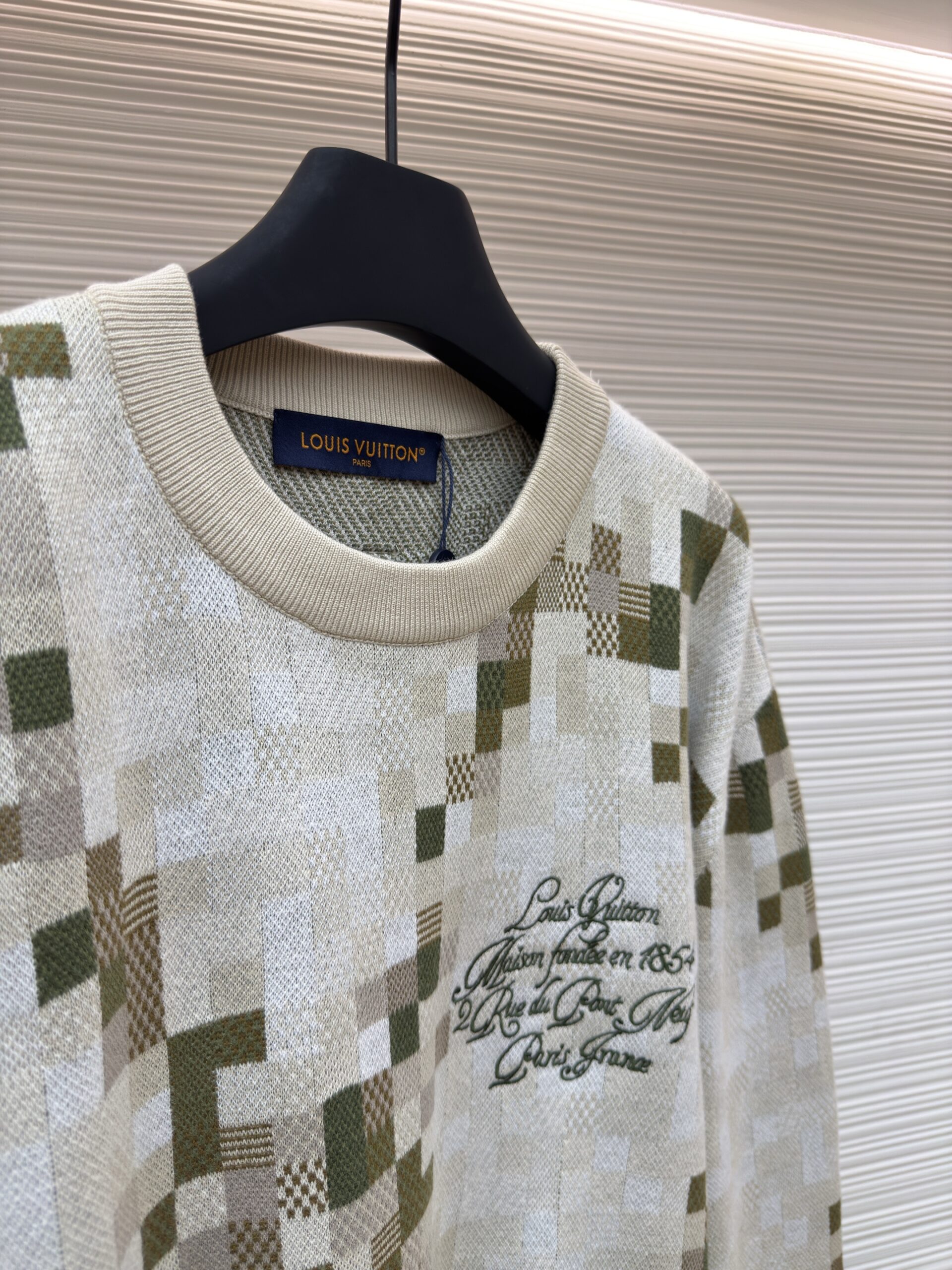 Men's Louis Vuitton Pixelated Damier Sweatshirt - Image 4