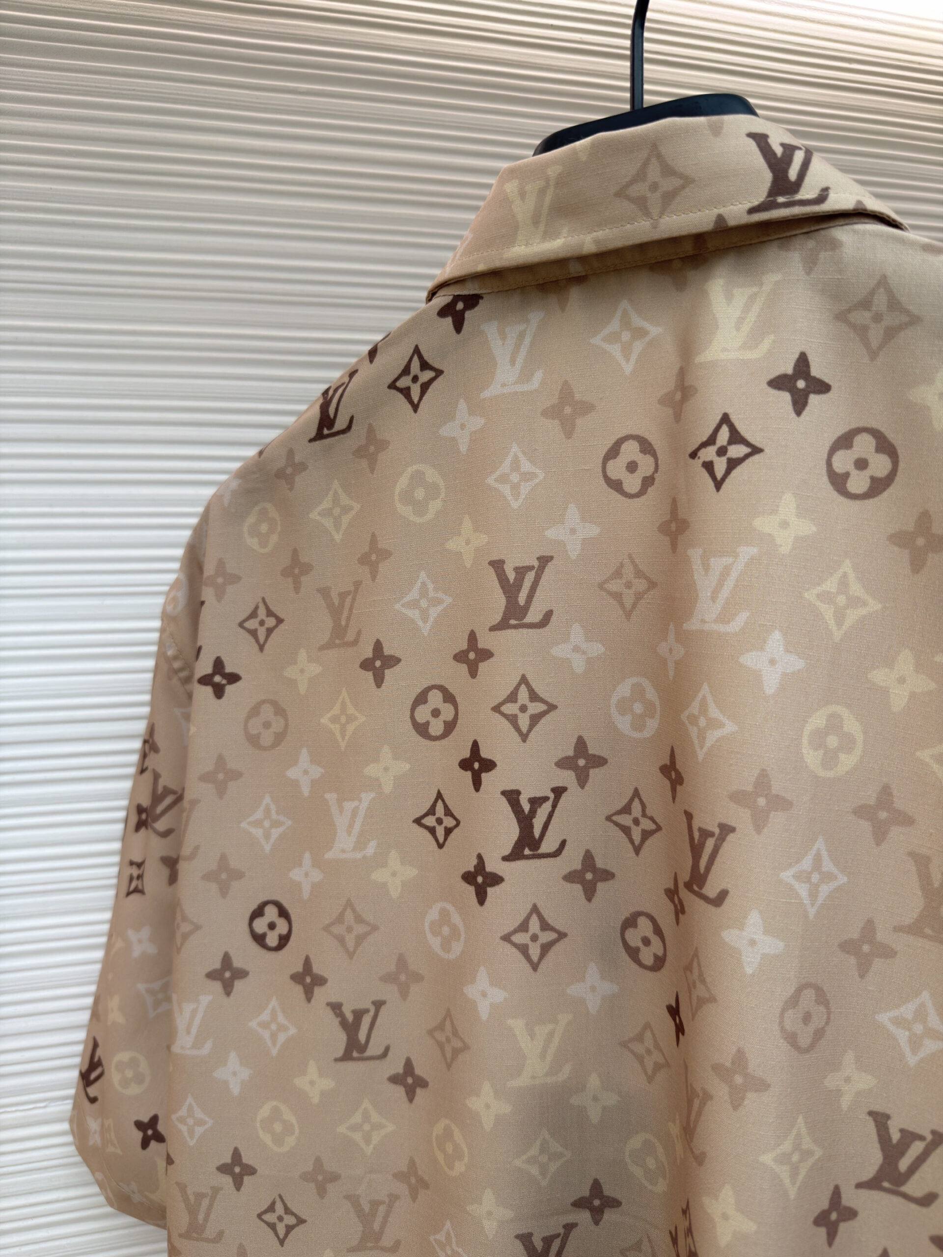 Louis Vuitton Monogram Silk Beige Short-Sleeve Shirt - Image 2