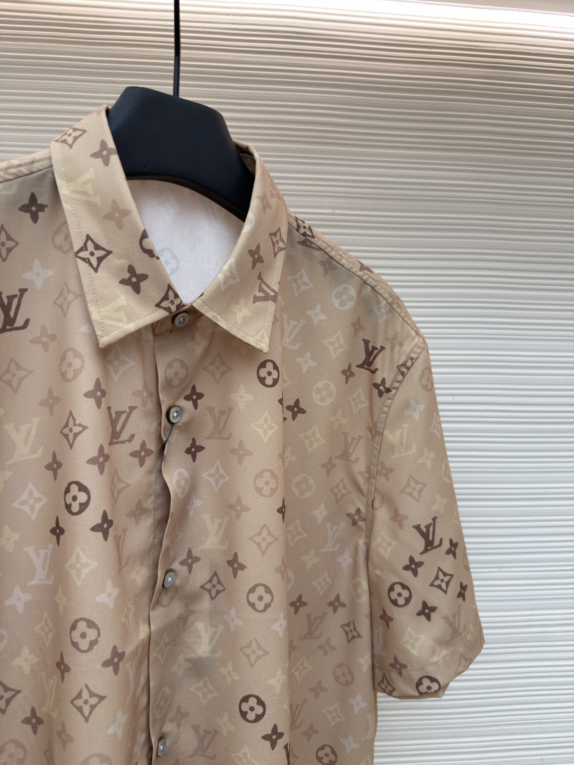 Louis Vuitton Monogram Silk Beige Short-Sleeve Shirt - Image 3