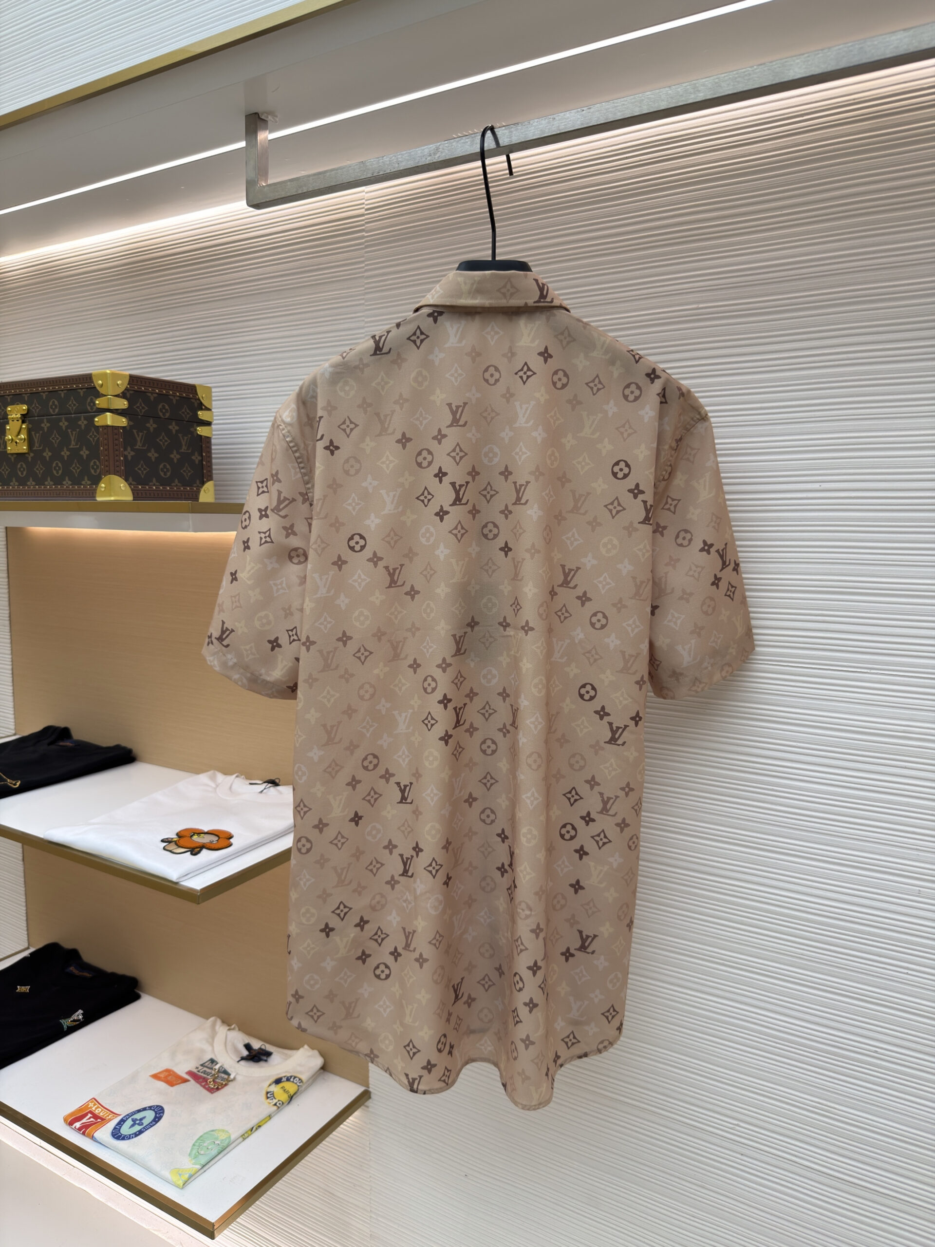 Louis Vuitton Monogram Silk Beige Short-Sleeve Shirt - Image 4