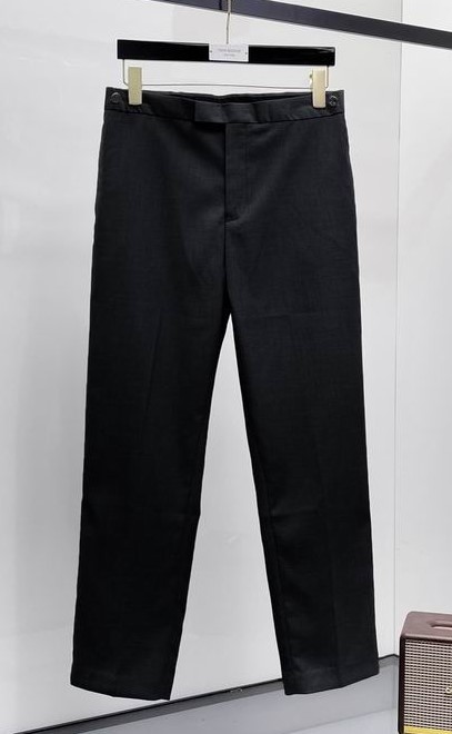 Men's Premium Black Suit with Armband Detail for Prom Nights - Image 4