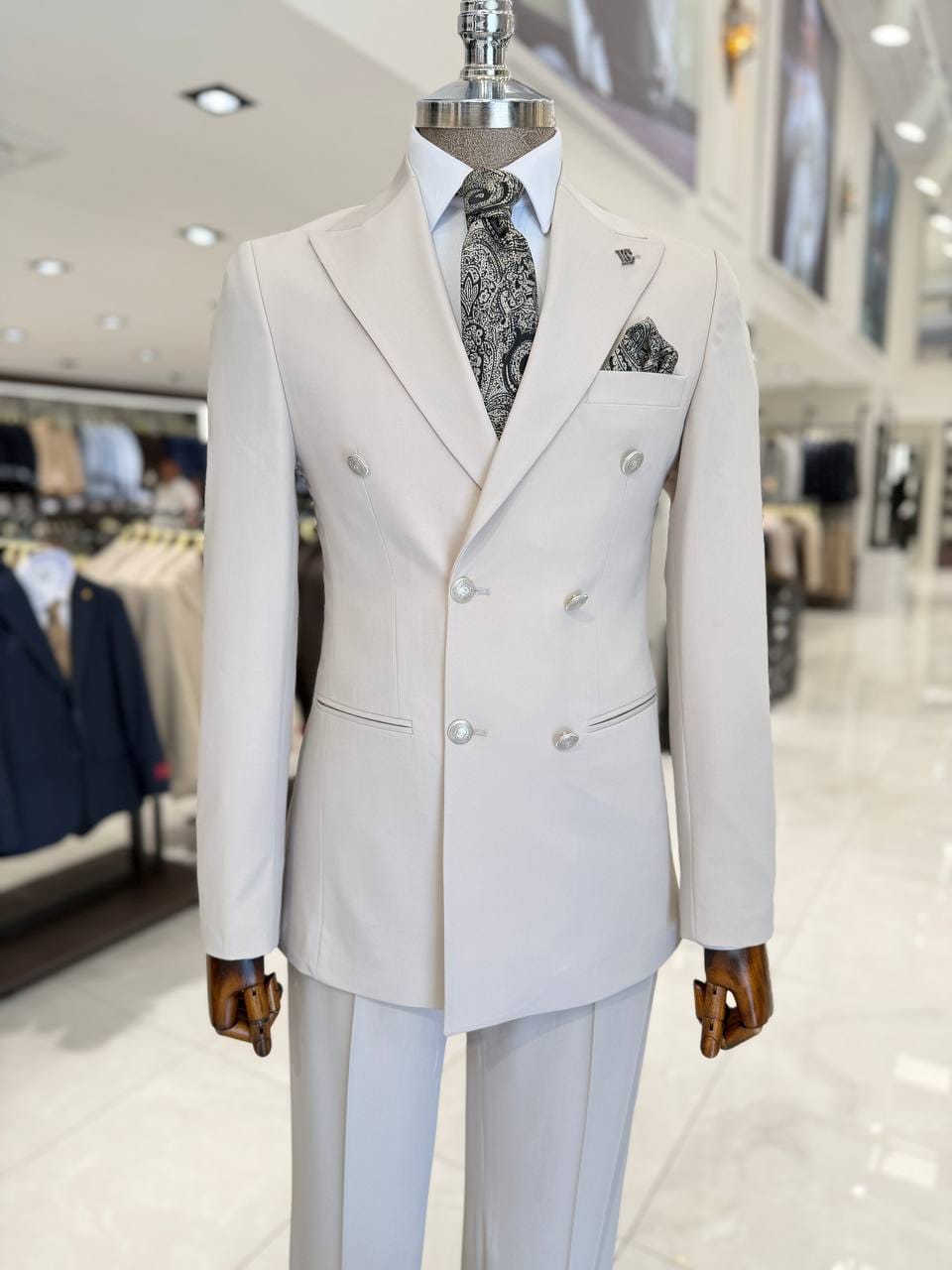 Men's White Double Breasted Suit – Peak Lapel Formal Suit with Matching Trousers
