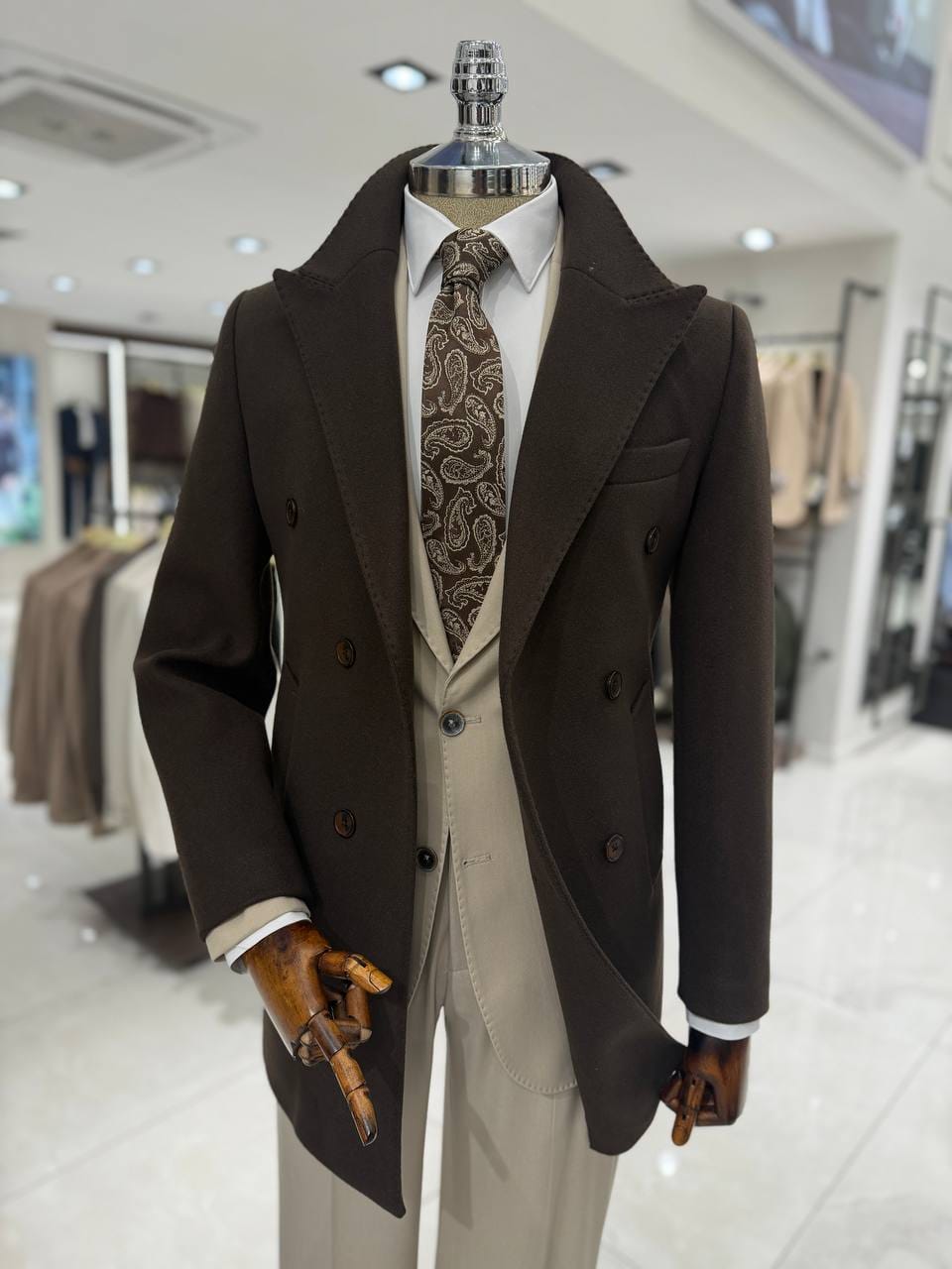 Men's Dark Brown Trench Coat for Fall Layering & Winter Outfits