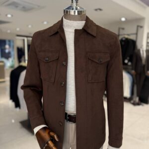 Add a smart finishing touch to your wardrobe with the Men's Brown Button-Up Jacket from LaaMaison. Featuring a classic collar, a full-length button front, and two chest flap pockets, this jacket offers a clean, structured look for everyday styling. The brown colour pairs well with cream knitwear, white shirts, black trousers, and beige chinos. Wear it for dinners, weekend outings, casual office days, or social occasions when you want to look well put together. Key Features Brown colour Classic pointed collar Full-length button-front closure Two chest flap pockets with button closures Long sleeves with button cuffs